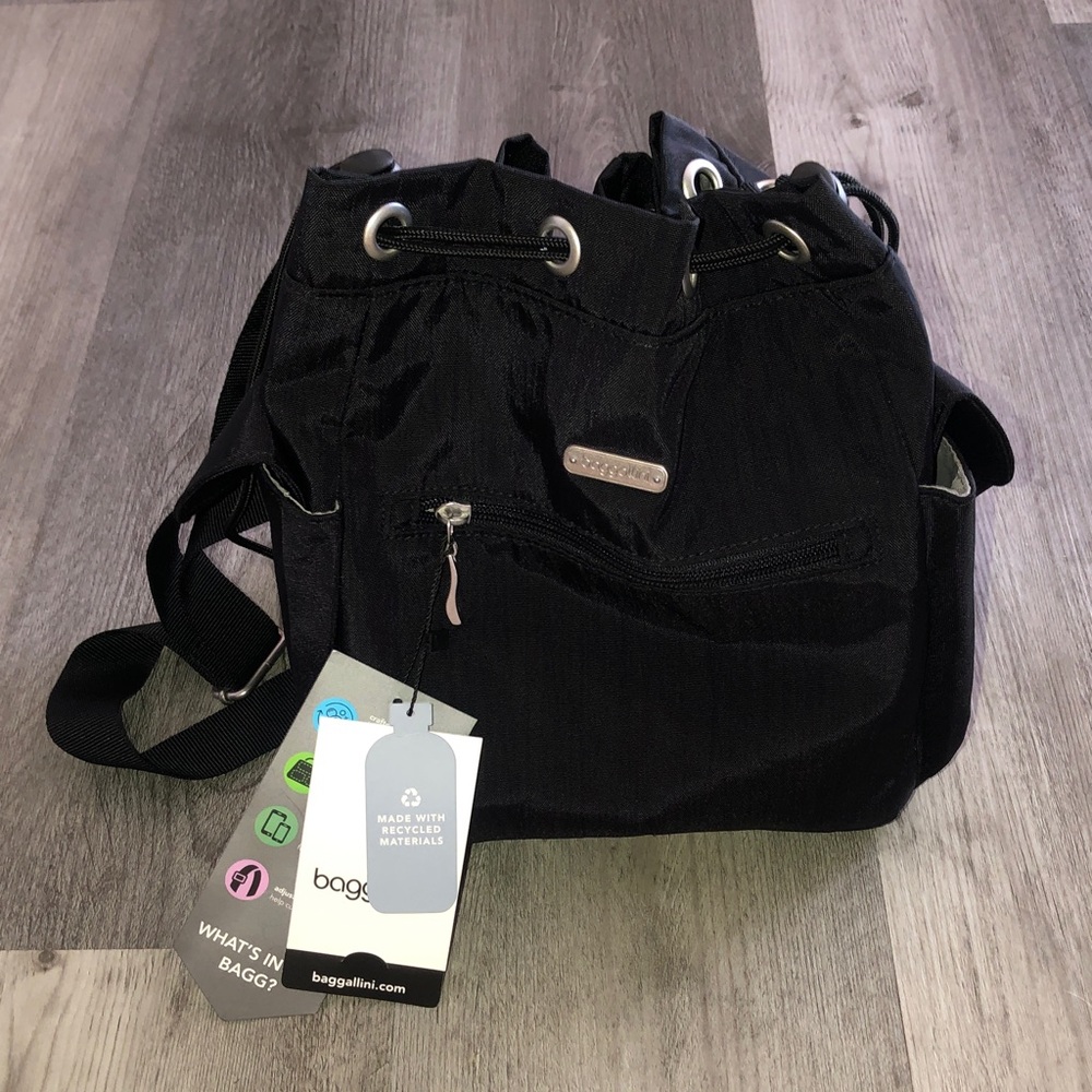 baggallini Modern Everywhere Nylon Black Drawstring Crossbody Bucket Bag NWT - Picture 2 of 16
